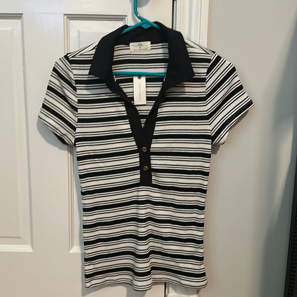 T.La cotton v-neck short sleeve with button accents